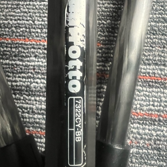 Momfrotto Carbon Fiber Tripod - Picture 5 of 6